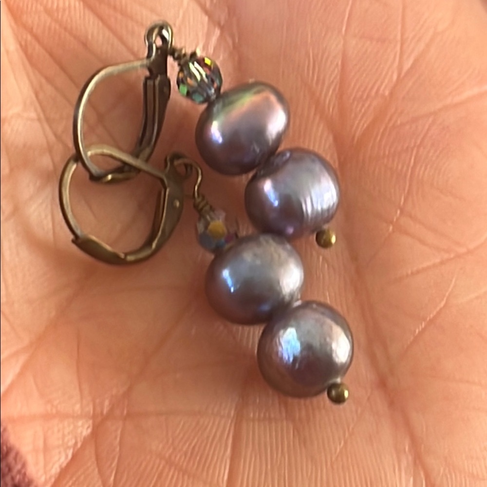 Freshwater Gray Pearl Earring